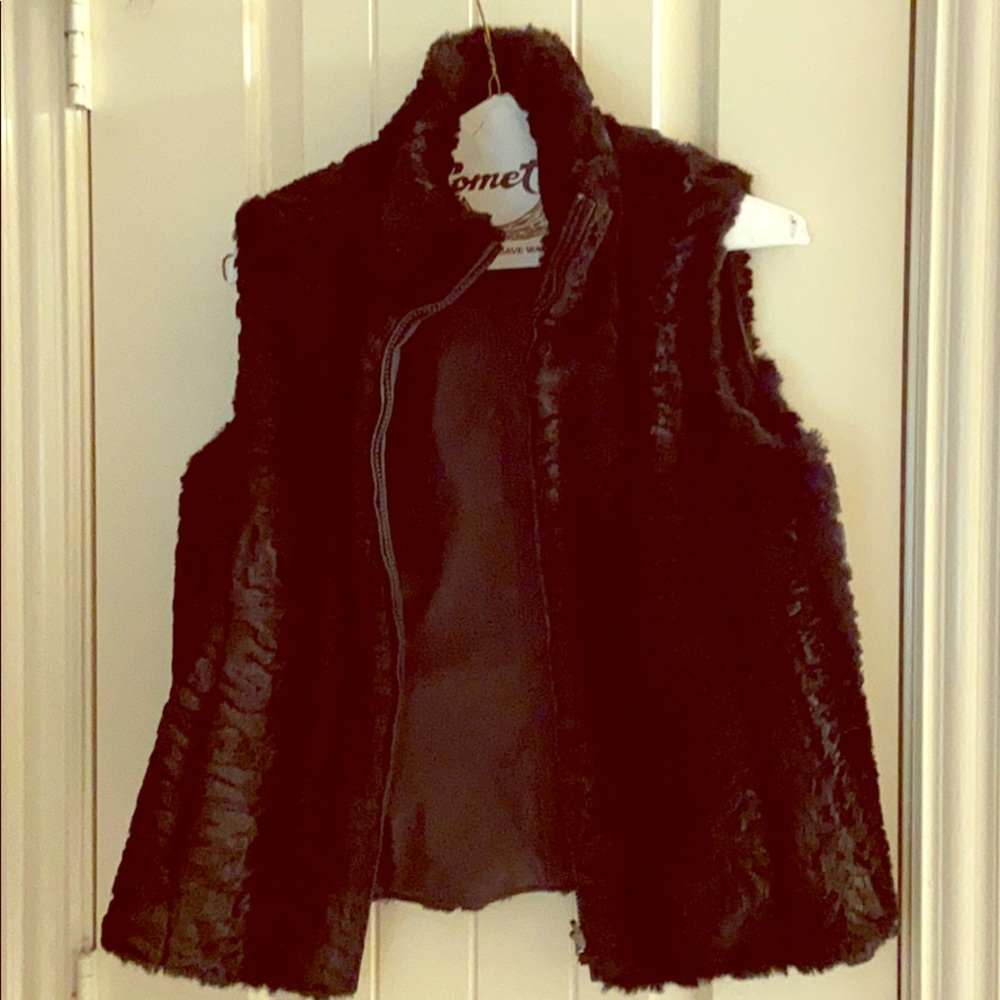 Sleeveless black fluffy vest